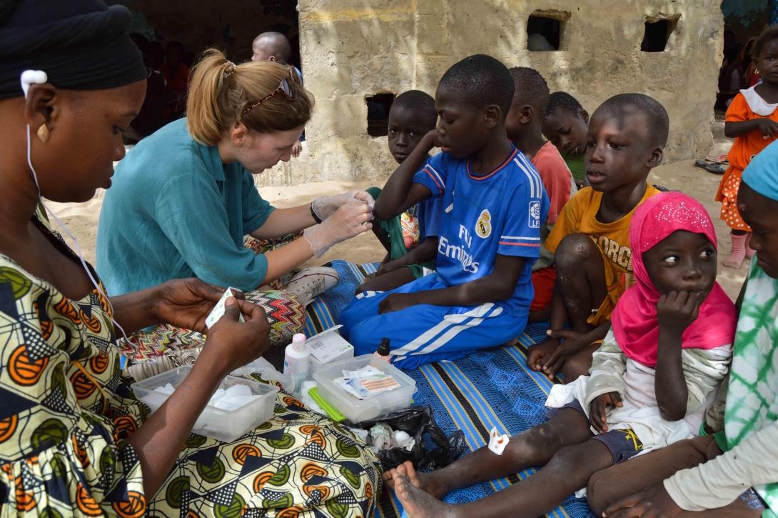 Talibe children in Senegal can go for medical check ups in the centre run by Projects Abroad volunteers. A Projects Abroad volunteer provides medical treatment to talibe children in Senegal.